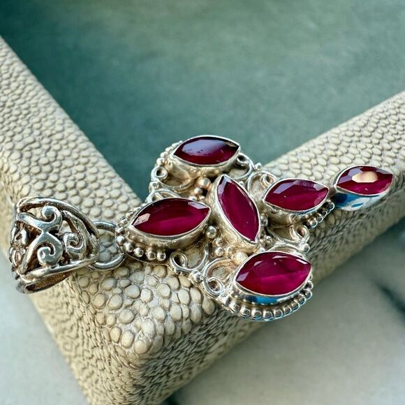 VINTAGE STERLING SILVER & RUBY MARQUISE PENDANT ✨ - Picture 4 of 17